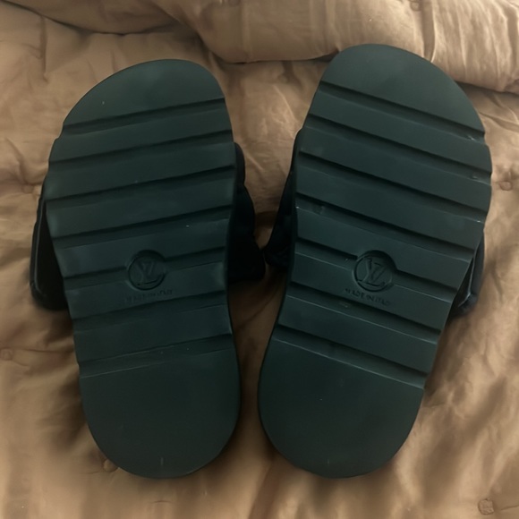 Louis Vuitton black embroidered pool slides - Picture 6 of 7